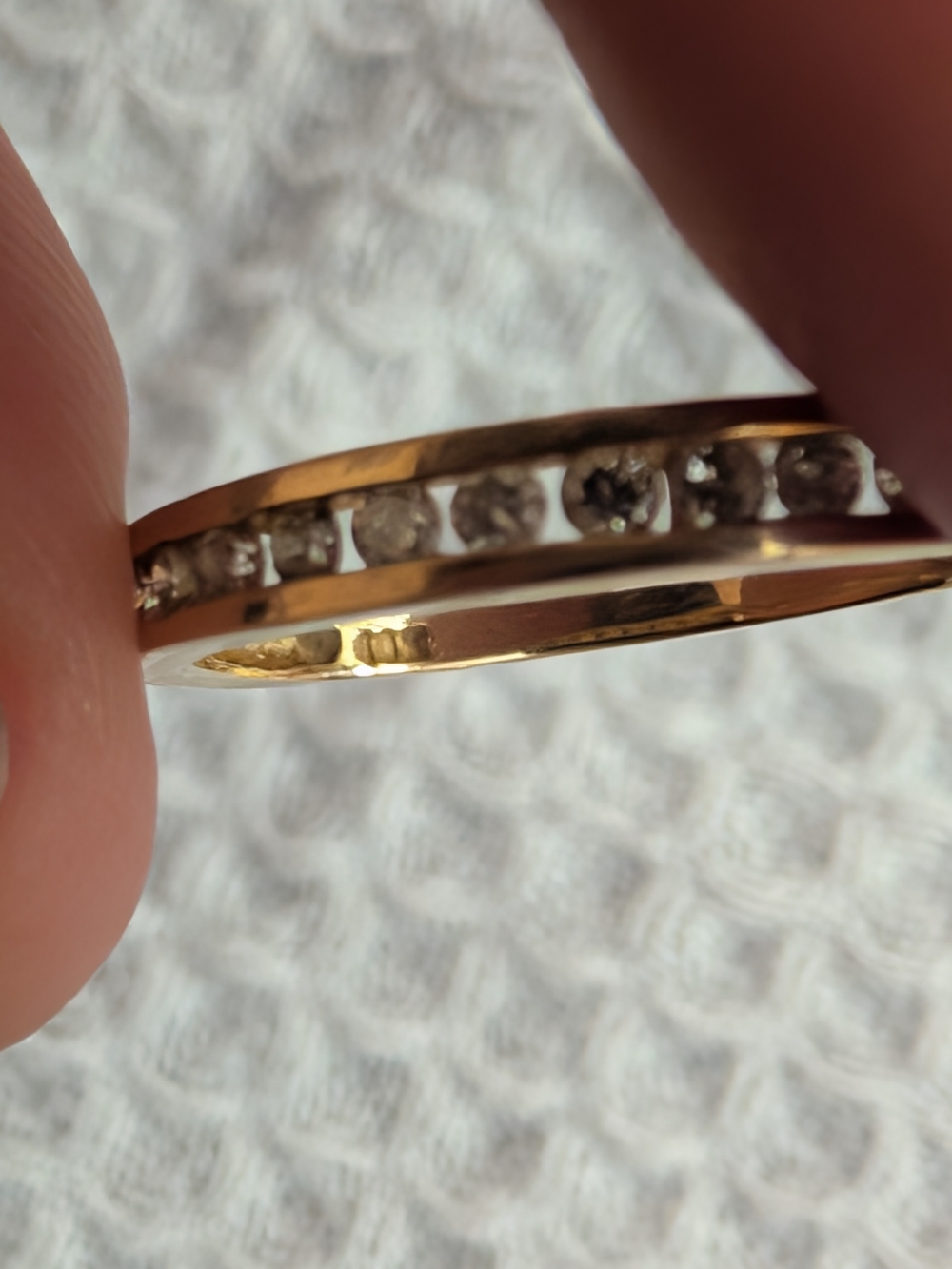 Yellow-gold Channel-set Ring - Picture 5 of 6